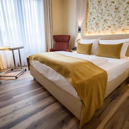 Hotel First 4*