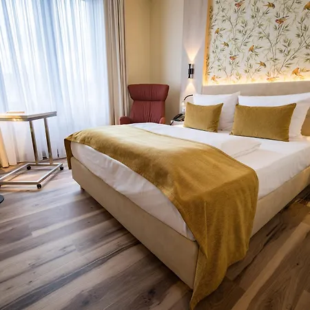 Hotell First 4*