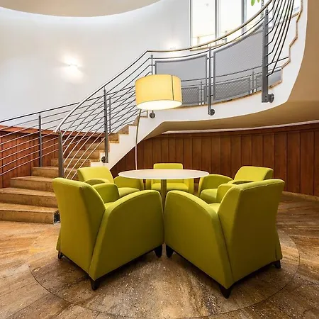 Hotell First 4*