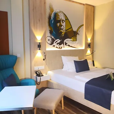 Hotell First 4*