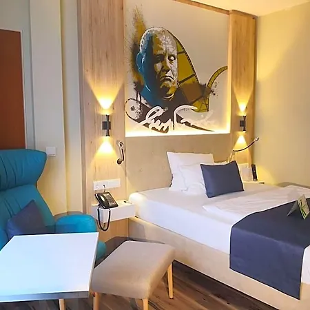 Hotel First 4*