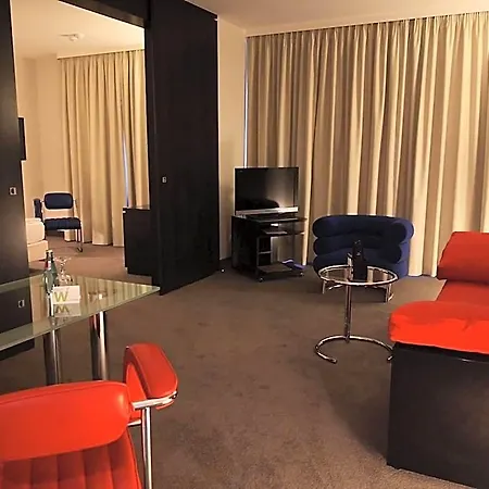 Hotel First 4*